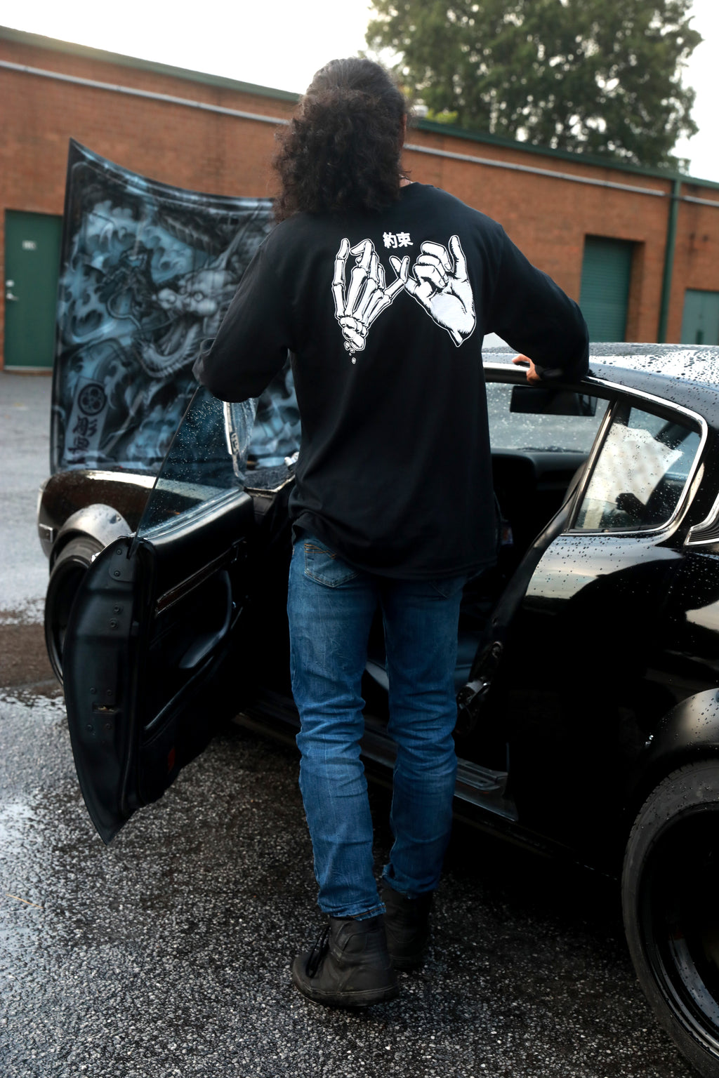Black cotton unisex long-sleeved T-shirt with yakusoku (promise) design on back