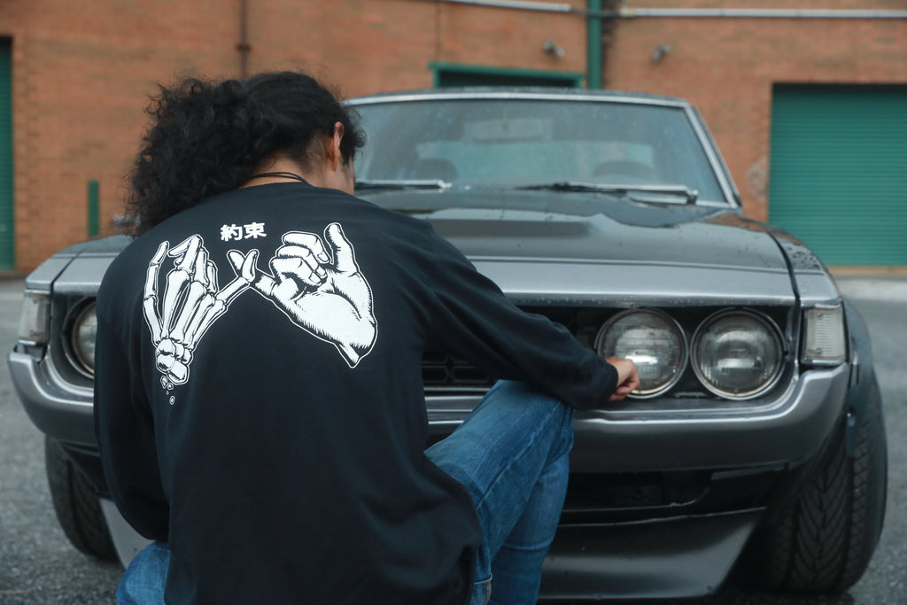 Black cotton unisex long-sleeved T-shirt with yakusoku (promise) design on back