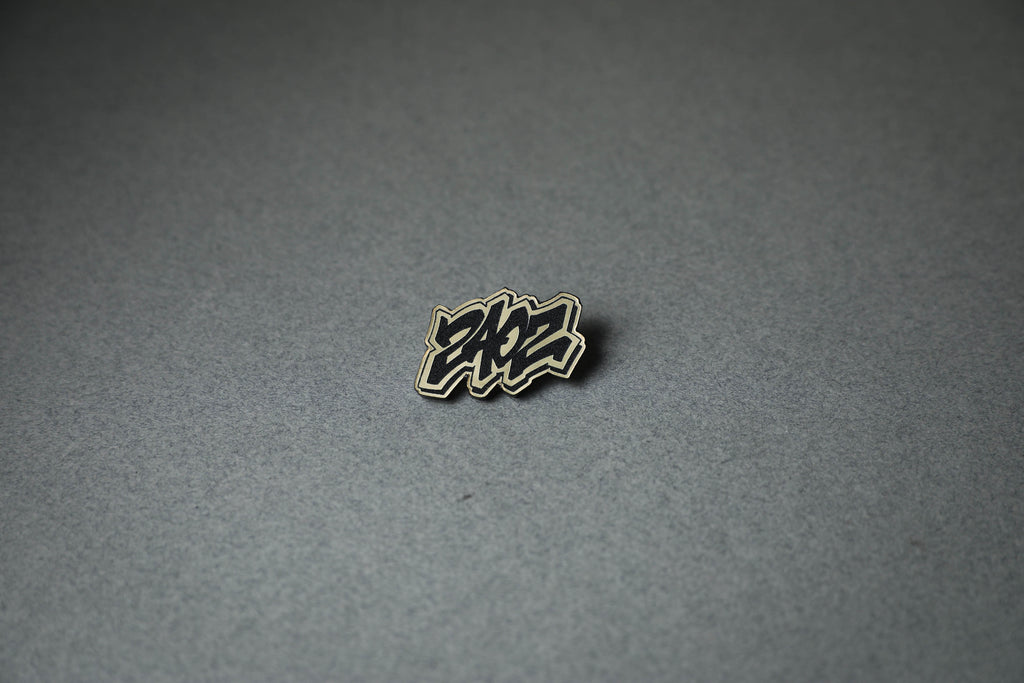 240Z letter gold acrylic lapel pin.