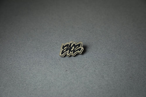 240Z letter gold acrylic lapel pin.