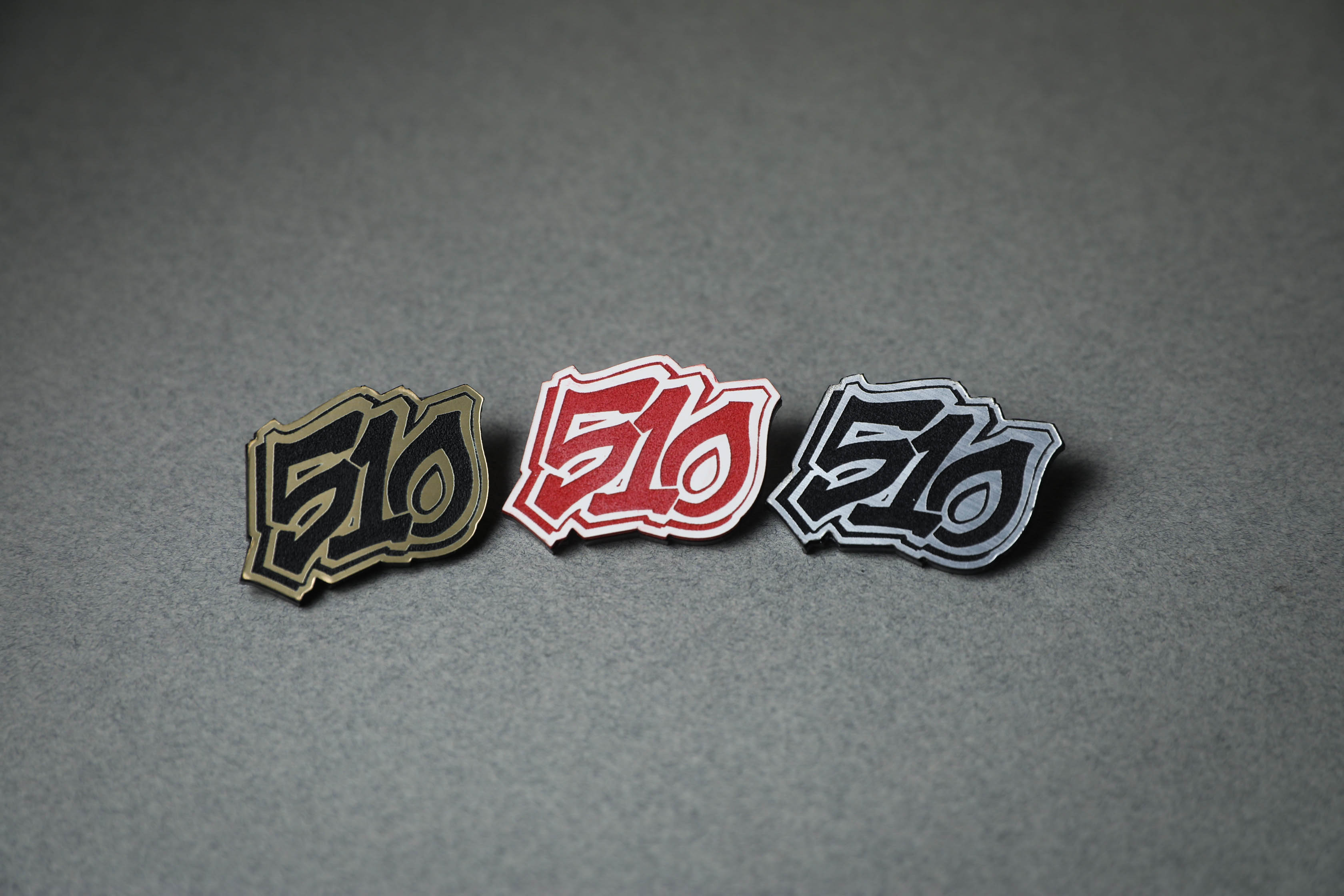 510 acrylic lapel pins in gold, red or silver